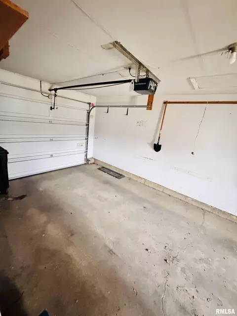105 Arlington Dr, Macomb, IL 61455 photo 17