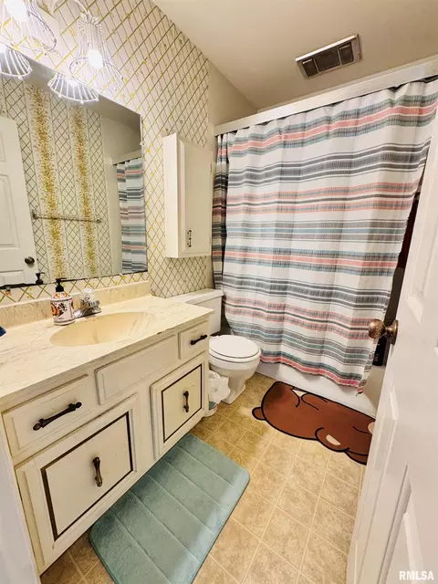 105 Arlington Dr, Macomb, IL 61455 photo 16