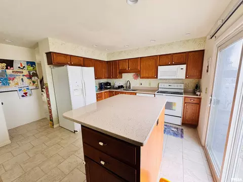 105 Arlington Dr, Macomb, IL 61455 photo 6