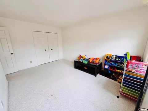 105 Arlington Dr, Macomb, IL 61455 photo 8