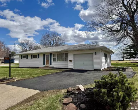 921 Bobby Ave, Macomb, IL 61455