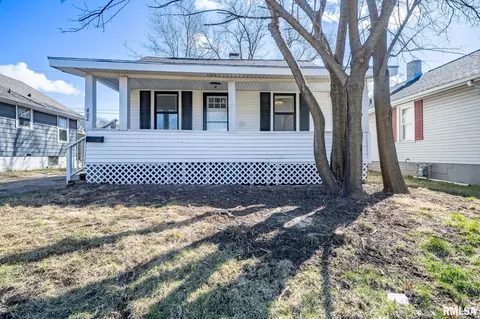 402 South St, Pekin, IL 61554