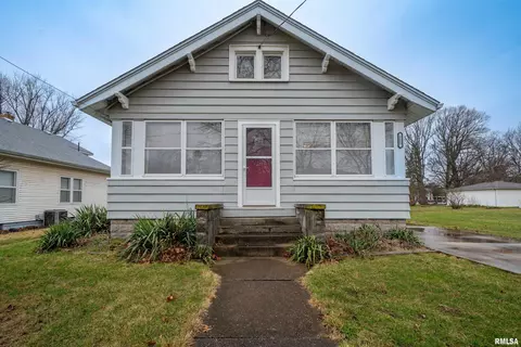 215 S Menard St, Metamora, IL 61548