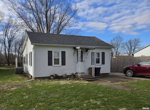 910 Old West Locust St, Canton, IL 61520