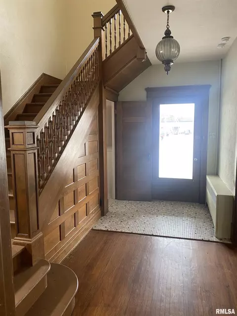 418 E Jackson St, Macomb, IL 61455 photo 3