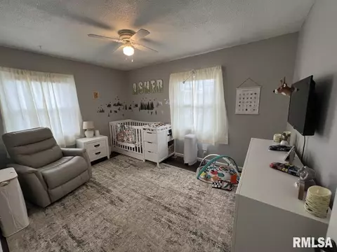 Bedroom - 124 Harmony Ln, Macomb, IL 61455 photo 3 of 5