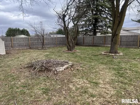 Exterior - 124 Harmony Ln, Macomb, IL 61455 photo 1 of 3