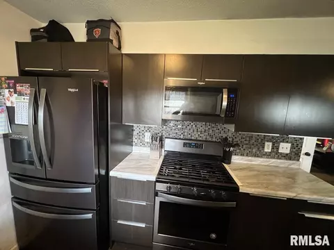 Kitchen - 124 Harmony Ln, Macomb, IL 61455 photo 2 of 3