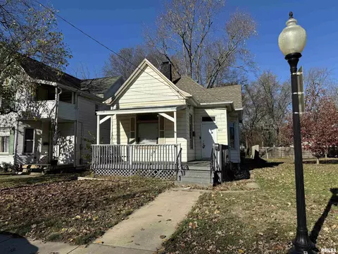 827 W Columbia Ter, Peoria, IL 61606