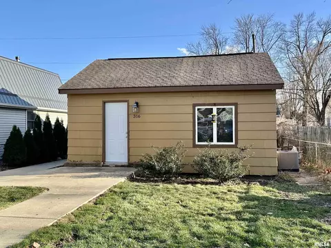316 Zessin St, Creve Coeur, IL 61610