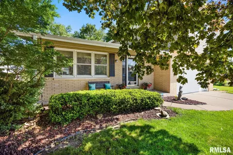 1055 E Jefferson St, Morton, IL 61550 photo 3