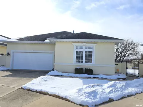 5628 W Grande Cir, Peoria, IL 61615