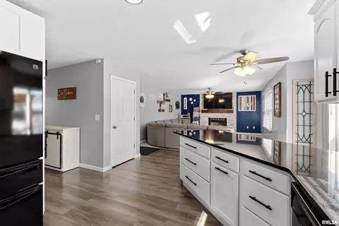 2312 W Marks Pl, Dunlap, IL 61525 photo 13
