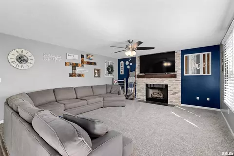 2312 W Marks Pl, Dunlap, IL 61525 photo 6