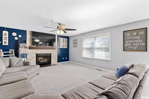 2312 W Marks Pl, Dunlap, IL 61525 photo 7