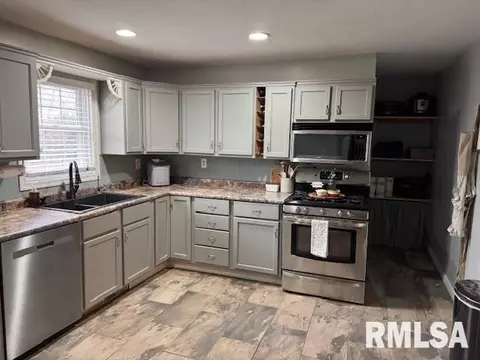108 W 2nd St, Delavan, IL 61734 photo 23