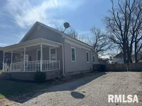 108 W 2nd St, Delavan, IL 61734 photo 3