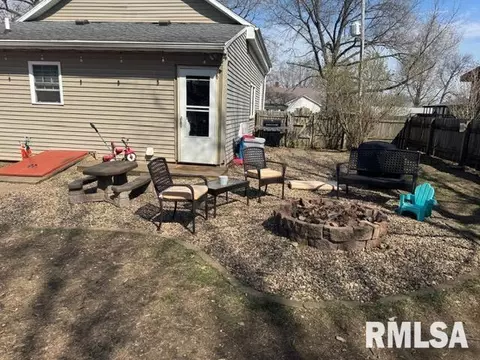 108 W 2nd St, Delavan, IL 61734 photo 6