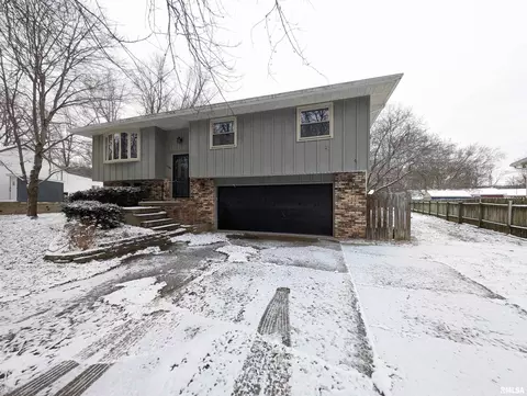 1126 Robert Dr, East Peoria, IL 61611