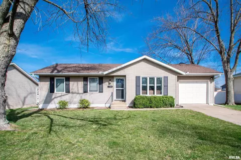 2706 S Skyway Rd, Peoria, IL 61607