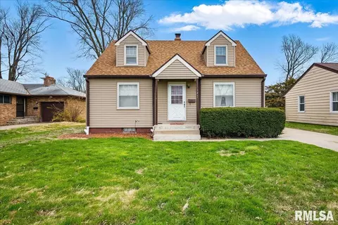 941 S Farnham St, Galesburg, IL 61401