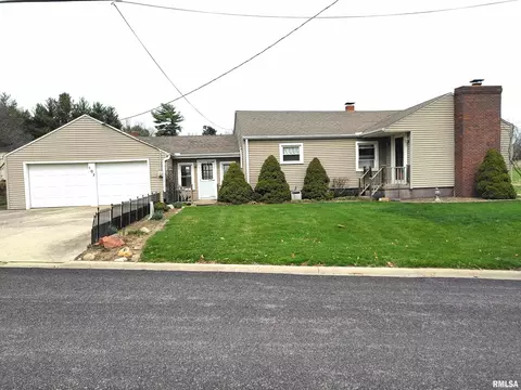 107 North St, Washington, IL 61571