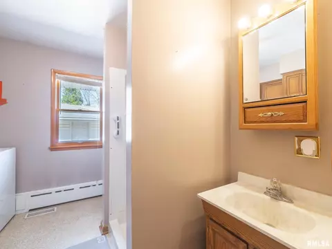 509 E 6th St, Delavan, IL 61734 photo 23