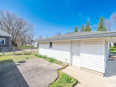 509 E 6th St, Delavan, IL 61734 photo 7