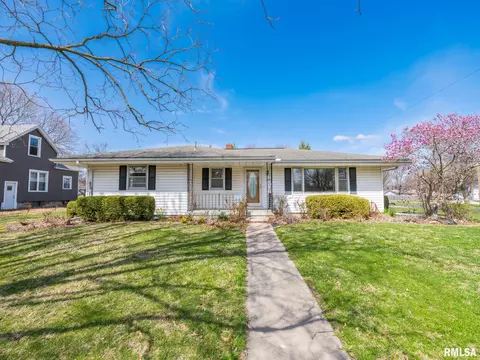 509 E 6th St, Delavan, IL 61734 photo 3