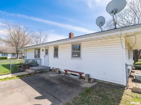 509 E 6th St, Delavan, IL 61734 photo 8