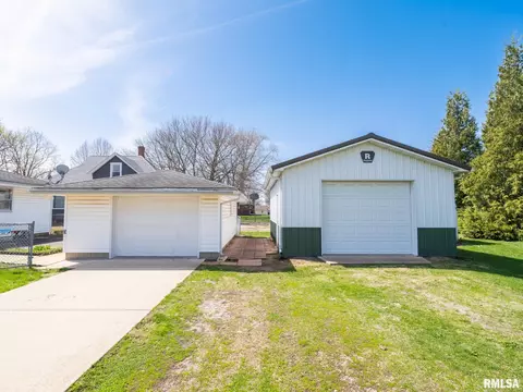 509 E 6th St, Delavan, IL 61734 photo 9