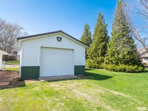 509 E 6th St, Delavan, IL 61734 photo 39