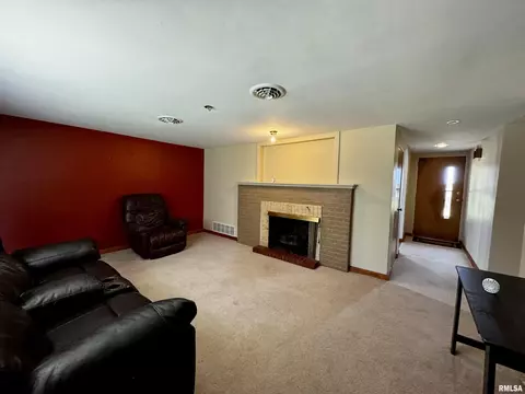 1600 Cherokee Rd, Macomb, IL 61455 photo 4