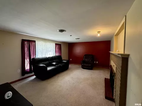 1600 Cherokee Rd, Macomb, IL 61455 photo 3