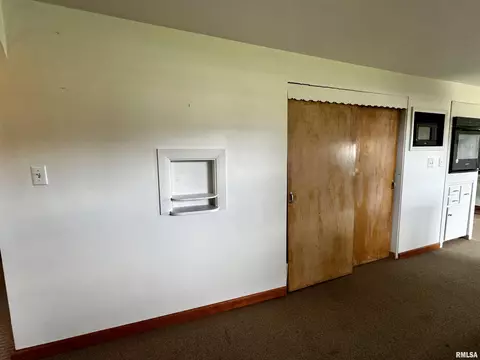 1600 Cherokee Rd, Macomb, IL 61455 photo 10