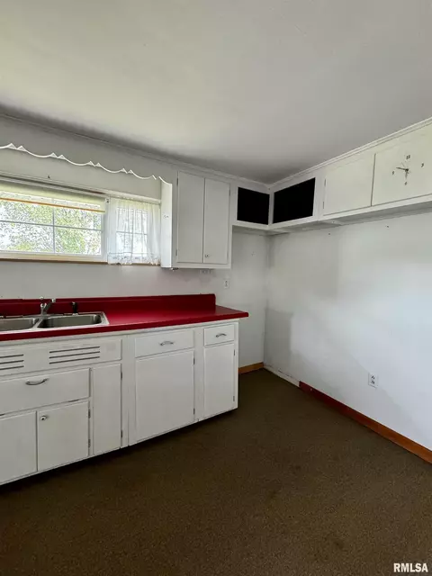 1600 Cherokee Rd, Macomb, IL 61455 photo 9