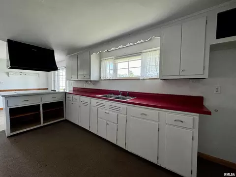 1600 Cherokee Rd, Macomb, IL 61455 photo 6