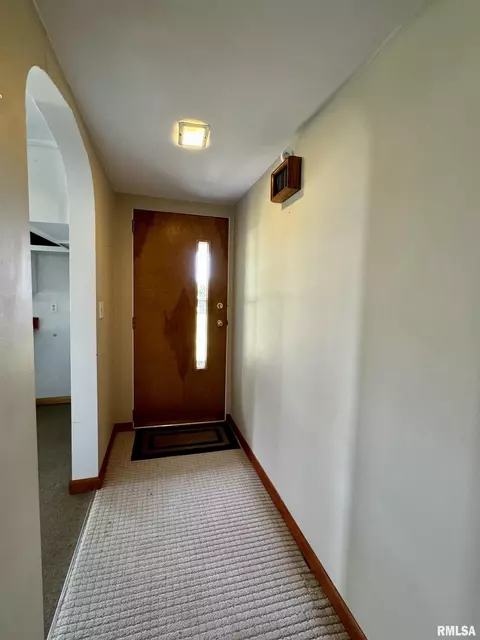 1600 Cherokee Rd, Macomb, IL 61455 photo 2