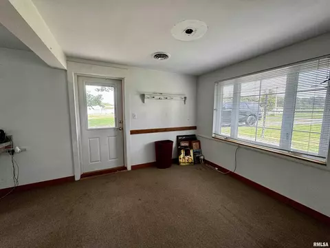 1600 Cherokee Rd, Macomb, IL 61455 photo 11