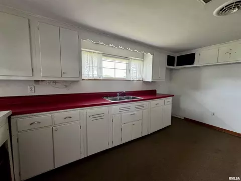 1600 Cherokee Rd, Macomb, IL 61455 photo 8
