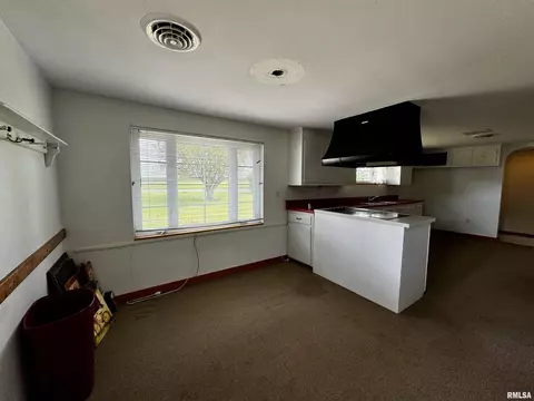 1600 Cherokee Rd, Macomb, IL 61455 photo 12