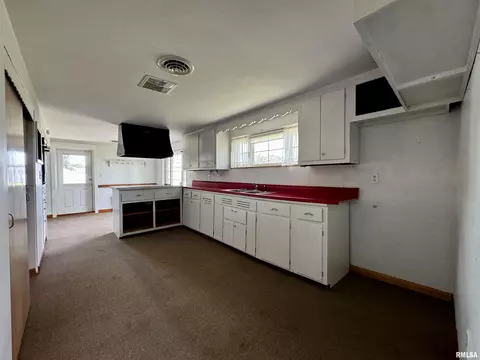 1600 Cherokee Rd, Macomb, IL 61455 photo 5
