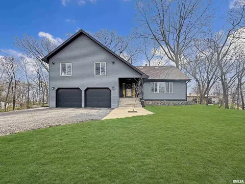 10 Locust Grove Ct, Groveland, IL 61535