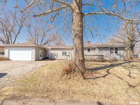 102 S Van Buren St, Lewistown, IL 61542