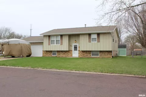 511 Manor Dr, Metamora, IL 61548