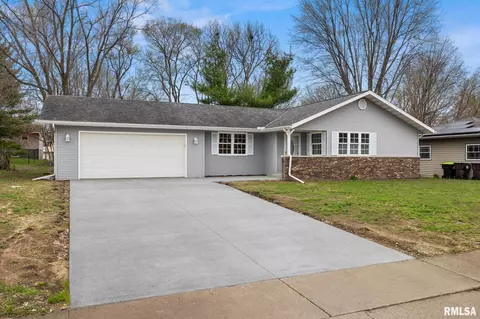 1324 W Chestnut St, Chillicothe, IL 61523