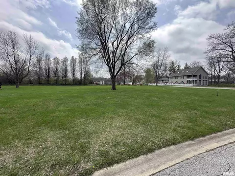100 Peace Field Ln, East Peoria, IL 61611