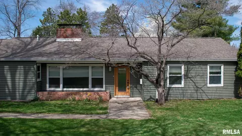 1424 Westview Dr, Macomb, IL 61455 photo 2