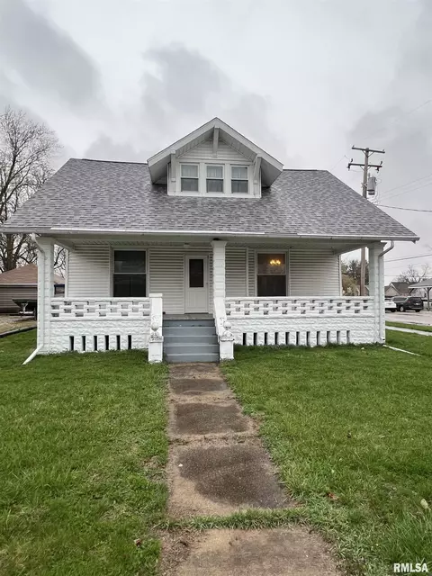 237 E Broadway St, Astoria, IL 61501
