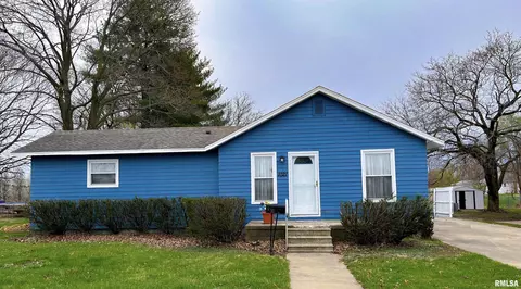 1021 Elm St, Macomb, IL 61455